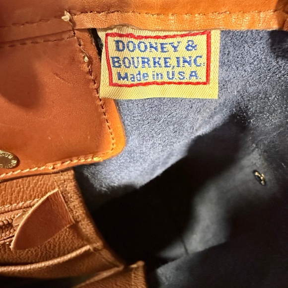 Dooney & Bourke Vintage Black and Tan Leather Bag - Picture 8 of 10